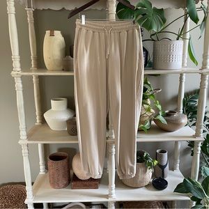 Richer Poorer Stretch Terry Sweatpant in Sandstorm (M)